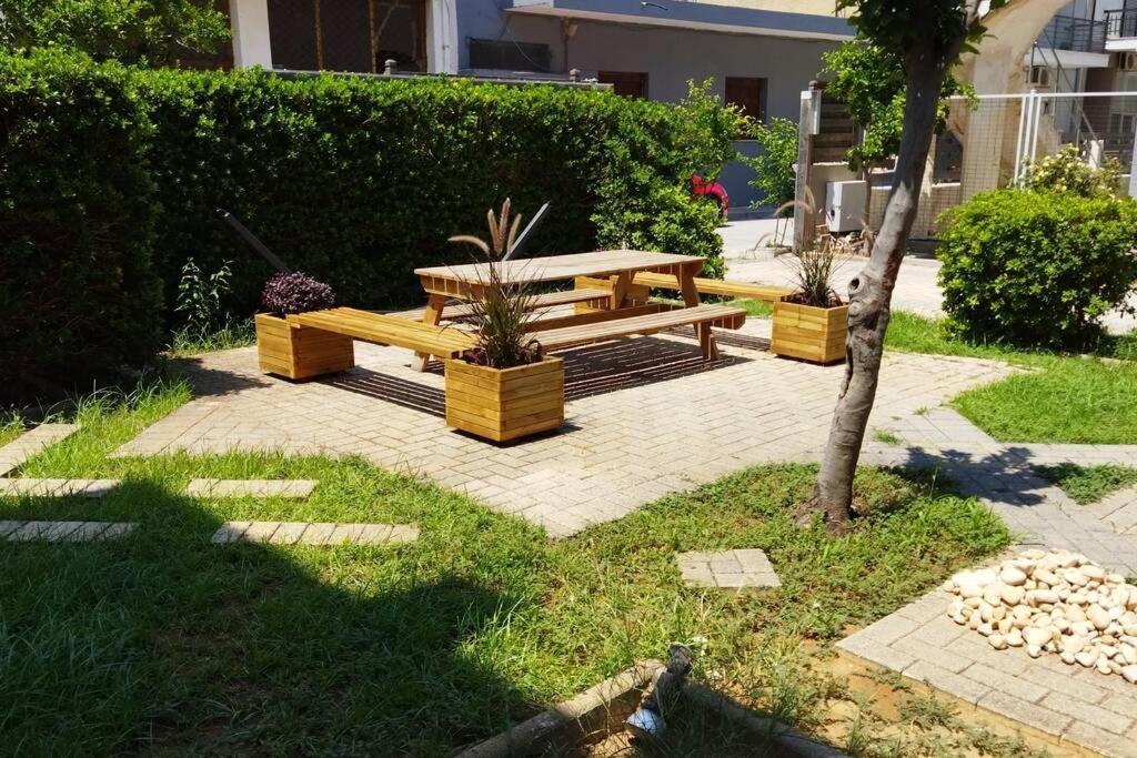 Μονοκατοικία Με Κήπο Στη Θάλασσα. Corinth Экстерьер фото